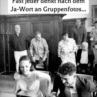 📌 Speichere dir das gern ab – diesen Tipp solltest du vor eurer Trauung kennen.Dieser Moment passiert direkt nach eurem Ja-Wort…Und genau deshalb wird er so oft übersehen.Nach der Trauung möchten alle gratulieren.Familie.Freunde.Gäste.Und plötzlich vergeht alles unglaublich schnell.Mein Tipp als Hochzeitsfotografin:Plant euch direkt nach der Trauung zwei Minuten nur für euch ein.Keine Gäste.Keine Ablenkung.Nur ihr beide.Denn genau in diesen ersten Sekunden als Ehepaar entstehen oft die emotionalsten Erinnerungen des ganzen Tages. 🤍Hi, ich bin Lin, Hochzeitsfotografin aus NRW.Hier teile ich echte Erfahrungen, kleine Tipps und besondere Momente aus Hochzeiten, die ich begleiten durfte.Wenn ihr gerade eure Hochzeit plant, freue ich mich, wenn ihr dabei bleibt. ✨