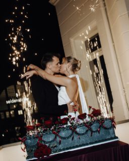 Alle Blitzfotos beim Workshop von @ferdi.nayebi #flashlight#editorialweddingphotographer #weddingfotos@juliarmakeup @ambiente_floristik @einzigartigerschmuck @fearlessfinery.jewelry @atelierfreitag