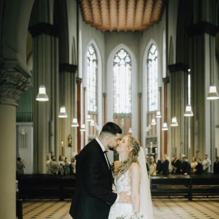 The first kissReady to say yes Braut @miriam_._ Brautkleider @maleika_brautboutique #standesamtdüsseldorf #kirchlichetrauung