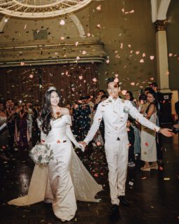 Eine vietnamesische Hochzeit wie aus einem Märchen. Alles strahlt. Pure Magie. ✨location @hist.schuetzenhalle_lued Fotografin @lin_photography_nrw Videograf @vo.studios Brautpaar @bibi_ngyn @qtb1995 Second Shooter @yuzewoo #wedding #wedding2026#hochzeitsfotografie #wedding2027
