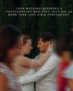 Your wedding deserves a photographer who sees your day as more than just a big photoshoot.It is a story.And your photos should feel like coming back to it.Brautpaar @sabinelad Trauung @schlossborbeckLocation