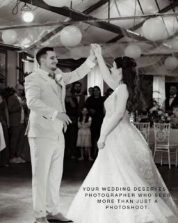 You have a photographer who captures your moments with heart.Location @pflanzbar.wantikow in Meerbusch Brautpaar @miss.sophies @gaeta1605 Make-up Artistin @bymichelle.bridal