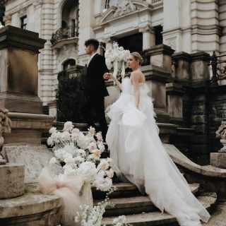 Timeless ✨elegant ✨feeling ✨ ❤️ Love is love ❤️ Location @stellarheni Hosted by @vickybaumann.de #weddingphotography #lovestory #hochzeitsfotograf #hochzeitslocation