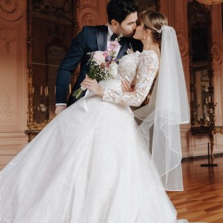 Just married 💍 @rc.clar ❤️ @eve_grig_ Fotograf& Videograf @lin_photography_nrw Make-up Artistin @birute_styling Location @schlossbenrath #wedding2026#couplephotoshoot #hochzeit2026#schlossbenrath #schlossbenrathdüsseldorf #benratherschloss