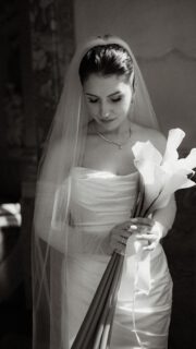 Just married @ma_sandra_ ❤️ @gdskl95 Trauung @schlossbenrath Fotografin & Content Videos @lin_photography_nrw Stylistin @feelbee_bridal #hochzeitsfotografie #standesamtdüsseldorf #weddingphotography #schlossbenrath