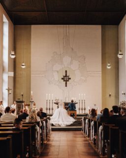 One year ago, they celebrated their church wedding surrounded by love, faith, and so much emotion.Still one of those days that felt like pure love.@po_ca_hon_tas___ ❤️ @mar_kus.g 24.05.2025 Essen