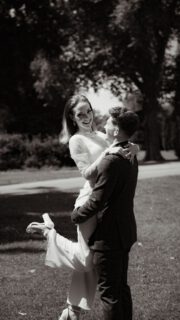 Echte Momente Brautpaar @robingoetze15 @cynthia.goetze Make-up @lenagrabowska.beauty.atelier #standesamtdüsseldorf #hochzeitsfotografdüsseldorf