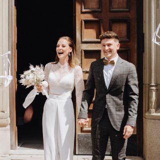 Two hearts 💕 one story 🎊Robin & Cynthia17.07.2025 💖Brautpaar @robingotze15 @cynthia.goetze Photography @lin_photography_nrw Florist @hochzeitsdeko_dekodiamant Make-up @lenagrabowska.beauty.atelier Standesamt #standesamtdüsseldorf #hochzeitslocation #hochzeitsfotografin #hochzeitsplanung #düsseldord#standesamtdüsseldorf #civilwedding #standesamtdüsseldorf