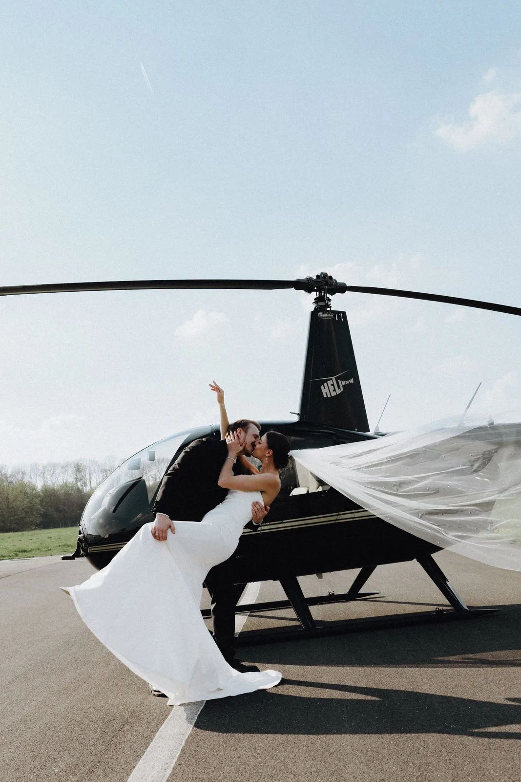 Brautpaar beim Helicopter Styled Shooting Mönchengladbach