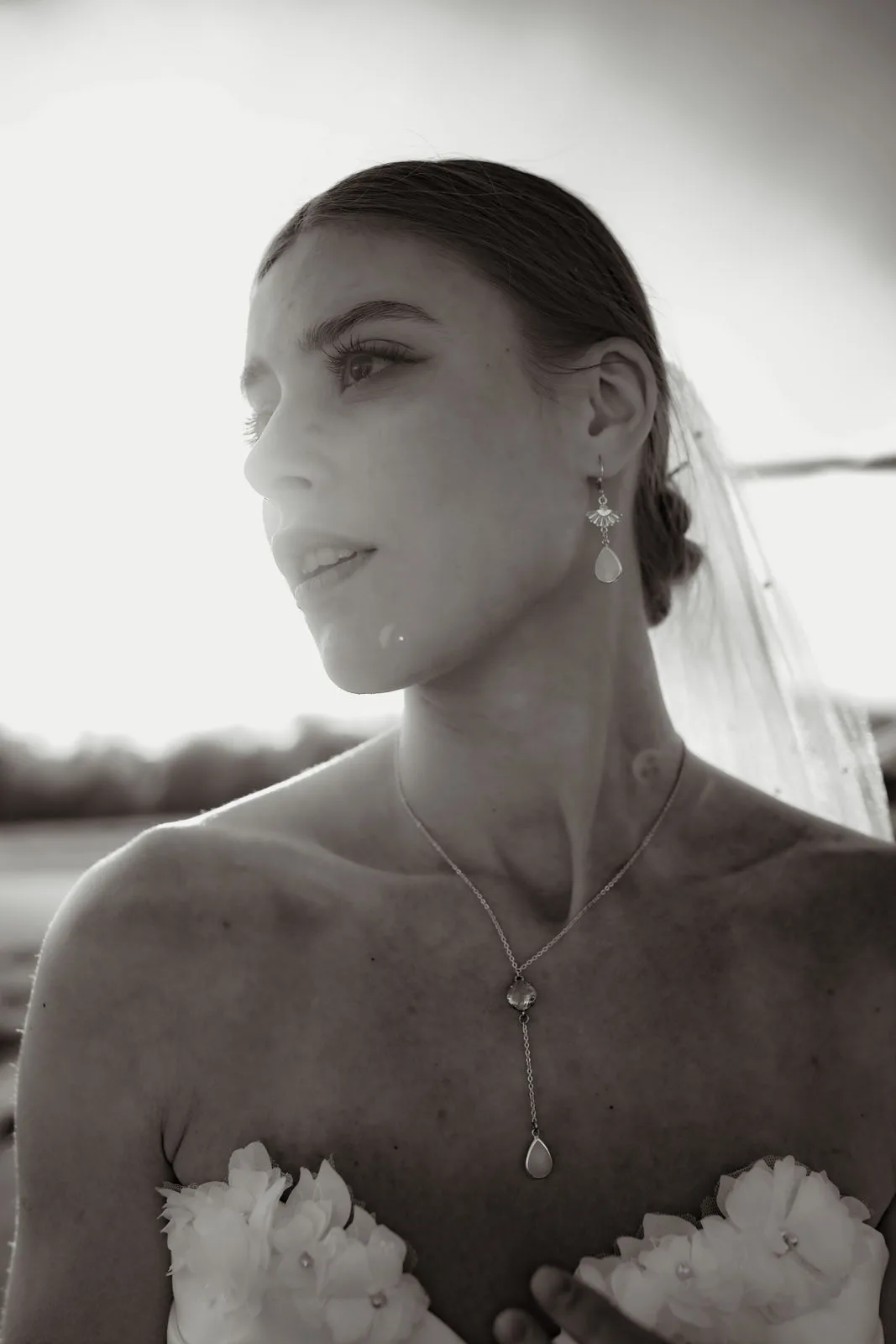 Braut vor Helicopter — elegantes Fotoshooting Mönchengladbach