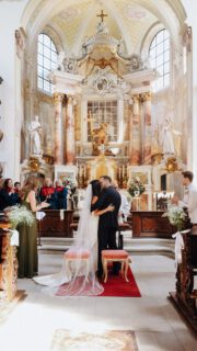 Just married❤️Meis & Maurice 🤍Little moments from a day they’ll never want to forget. ✨#weddingphotography #kirchlichetrauung #hochzeitsfotografie #hochzeitsfotografbonn